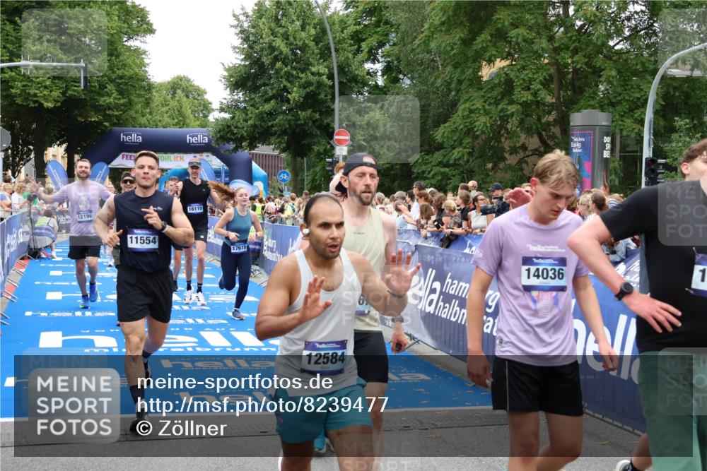 29.06.2025 - hella hamburg halbmarathon Zöllner http://msf.ph/oto/8239477 29.06.2025 10:55:41 Ziel 1120, 1143, 1834, 2955, 2982, 3037, 4897, 8255, 8573, 8618, 10212, 11039, 11554, 11568, 12196, 12515, 12544, 14909, 15896, 16110, 17615, 18064 meine-sportfotos.de