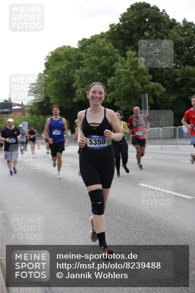 29.06.2025 - hella hamburg halbmarathon Jannik Wohlers http://msf.ph/oto/8239488 29.06.2025 10:29:26 Lombardsbrücke 1097, 1694, 2302, 2699, 3613, 4395, 4580, 5063, 5350, 8388, 8941, 9095, 9937, 11269, 11376, 11444, 11634, 12216, 12227, 12305, 12537, 13031, 13810, 15266, 17529, 18385 meine-sportfotos.de