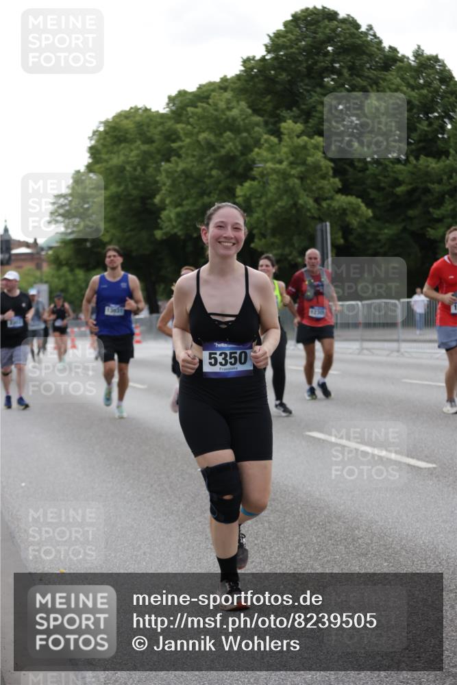 29.06.2025 - hella hamburg halbmarathon Jannik Wohlers http://msf.ph/oto/8239505 29.06.2025 10:29:26 Lombardsbrücke 1097, 1694, 2302, 2699, 3613, 4395, 4580, 5063, 5350, 8388, 8941, 9095, 9937, 11269, 11376, 11444, 11634, 12216, 12227, 12305, 12537, 13031, 13810, 15266, 17529, 18385 meine-sportfotos.de