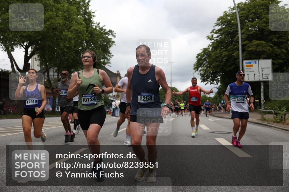 29.06.2025 - hella hamburg halbmarathon Yannick Fuchs http://msf.ph/oto/8239551 29.06.2025 10:47:17 20KM 1061, 1258, 1499, 1706, 1783, 2074, 2082, 2099, 2346, 2910, 3059, 3208, 3209, 3334, 4065, 4419, 4635, 4770, 5077, 5907, 6198, 6628, 6877, 7177, 7509, 7864, 8273, 8361, 8390, 8651, 9065, 9142, 9163, 9537, 10549, 10724, 10891, 10895, 11588, 11589, 11604, 11689, 11992, 12155, 12413, 12490, 12875, 12910, 13289, 13997, 14323, 15061, 15126, 15179, 15430, 15497, 15681, 16467, 16538, 16986, 18134, 18590, 18720, 18901, 19244 meine-sportfotos.de