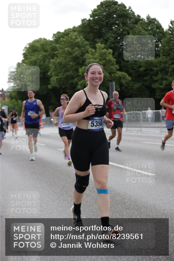 29.06.2025 - hella hamburg halbmarathon Jannik Wohlers http://msf.ph/oto/8239561 29.06.2025 10:29:26 Lombardsbrücke 1097, 1694, 2302, 2699, 3613, 4395, 4580, 5063, 5350, 8388, 8941, 9095, 9937, 11269, 11376, 11444, 11634, 12216, 12227, 12305, 12537, 13031, 13810, 15266, 17529, 18385 meine-sportfotos.de