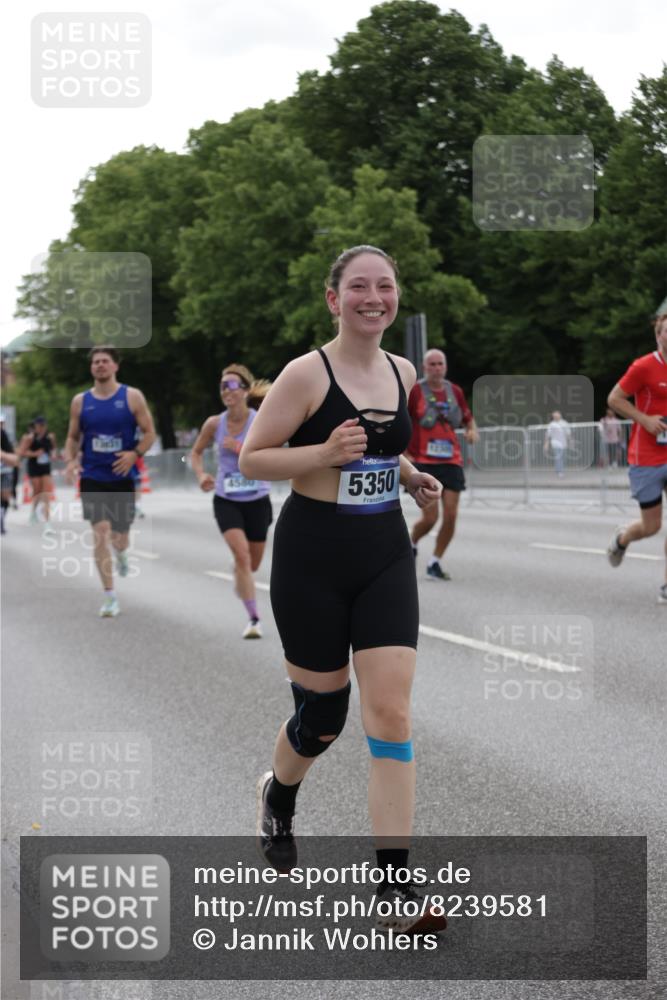 29.06.2025 - hella hamburg halbmarathon Jannik Wohlers http://msf.ph/oto/8239581 29.06.2025 10:29:26 Lombardsbrücke 1097, 1694, 2302, 2699, 3613, 4395, 4580, 5063, 5350, 8388, 8941, 9095, 9937, 11269, 11376, 11444, 11634, 12216, 12227, 12305, 12537, 13031, 13810, 15266, 17529, 18385 meine-sportfotos.de