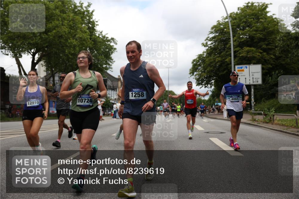 29.06.2025 - hella hamburg halbmarathon Yannick Fuchs http://msf.ph/oto/8239619 29.06.2025 10:47:17 20KM 1061, 1258, 1499, 1706, 1783, 2074, 2082, 2099, 2346, 2910, 3059, 3208, 3209, 3334, 4065, 4419, 4635, 4770, 5077, 5907, 6198, 6628, 6877, 7177, 7509, 7864, 8273, 8361, 8390, 8651, 9065, 9142, 9163, 9537, 10549, 10724, 10891, 10895, 11588, 11589, 11604, 11689, 11992, 12155, 12413, 12490, 12875, 12910, 13289, 13997, 14323, 15061, 15126, 15179, 15430, 15497, 15681, 16467, 16538, 16986, 18134, 18590, 18720, 18901, 19244 meine-sportfotos.de