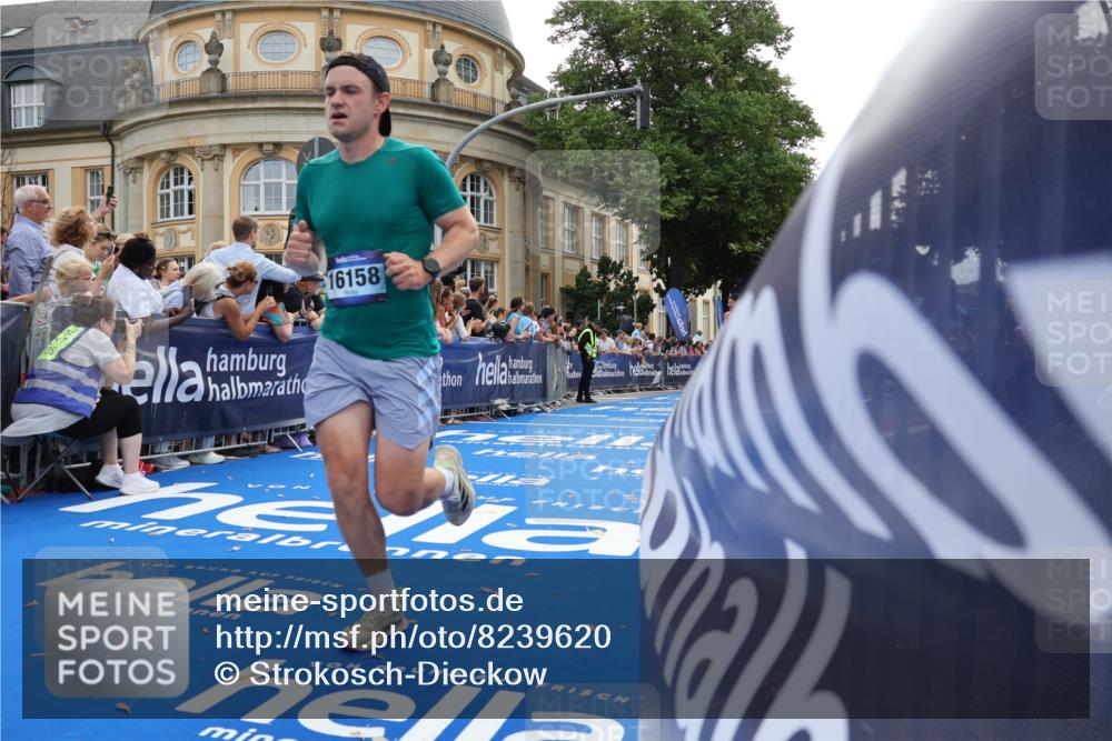 29.06.2025 - hella hamburg halbmarathon Strokosch-Dieckow http://msf.ph/oto/8239620 29.06.2025 10:36:21 Ziel 6829, 6993, 8084, 9296, 10404, 10680, 10852, 11304, 12051, 12916, 13991, 14075, 15348, 16158, 17192, 18062 meine-sportfotos.de