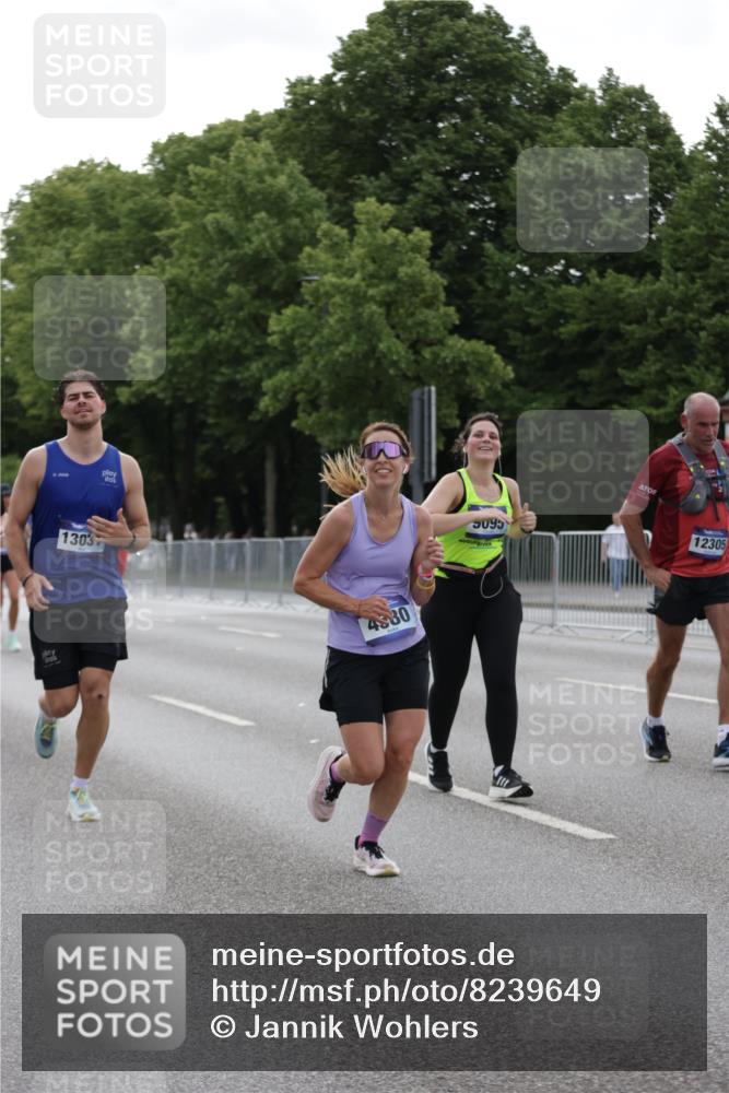 29.06.2025 - hella hamburg halbmarathon Jannik Wohlers http://msf.ph/oto/8239649 29.06.2025 10:29:27 Lombardsbrücke 1097, 1694, 2302, 2699, 3613, 4395, 4580, 5063, 5322, 5350, 8388, 8941, 9095, 9937, 10162, 11376, 11444, 11634, 12216, 12227, 12305, 12537, 13031, 13810, 15266, 17529, 18385 meine-sportfotos.de