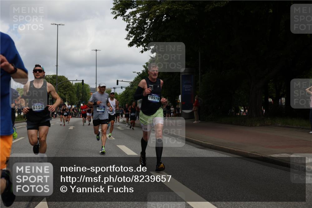 29.06.2025 - hella hamburg halbmarathon Yannick Fuchs http://msf.ph/oto/8239657 29.06.2025 10:34:47 20KM 1603, 1975, 2324, 2714, 2750, 2826, 4381, 4766, 4888, 5375, 5409, 5508, 5803, 6080, 6149, 6152, 6649, 7109, 7495, 7622, 8465, 8467, 8574, 8933, 9294, 10900, 10968, 11731, 12088, 12540, 12704, 12865, 13029, 14699, 14924, 15015, 15424, 15813, 16580, 16761, 17245, 17973, 18614, 18979 meine-sportfotos.de