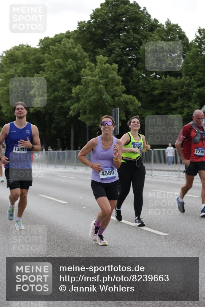 29.06.2025 - hella hamburg halbmarathon Jannik Wohlers http://msf.ph/oto/8239663 29.06.2025 10:29:28 Lombardsbrücke 1097, 1694, 2302, 2699, 3613, 4395, 4580, 5063, 5322, 5350, 8388, 8792, 8941, 9095, 9937, 10162, 11376, 11444, 12216, 12227, 12305, 12537, 13031, 13810, 15266, 17529, 18385 meine-sportfotos.de