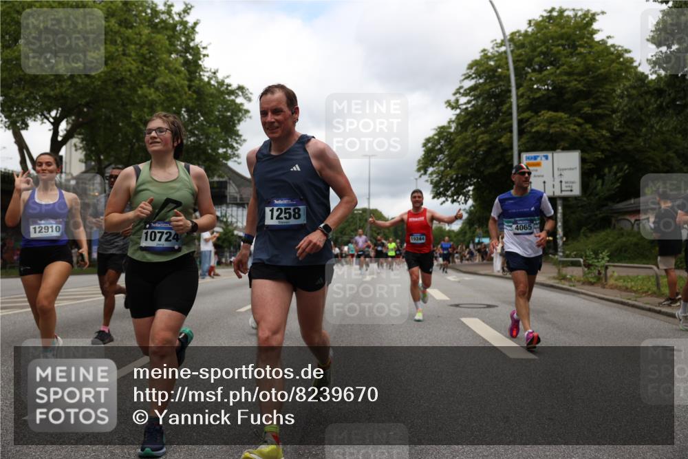 29.06.2025 - hella hamburg halbmarathon Yannick Fuchs http://msf.ph/oto/8239670 29.06.2025 10:47:18 20KM 1061, 1258, 1499, 1706, 1783, 2074, 2082, 2099, 2346, 2910, 3059, 3208, 3209, 3334, 4065, 4419, 4635, 4770, 5077, 6198, 6628, 6877, 7177, 7509, 7864, 8273, 8361, 8390, 8651, 9065, 9142, 9163, 9537, 10549, 10724, 10891, 10895, 11588, 11589, 11604, 11689, 11992, 12155, 12413, 12490, 12875, 12910, 13289, 13997, 14323, 15061, 15126, 15179, 15430, 15497, 15681, 16538, 16986, 18134, 18590, 18720, 18901, 19244 meine-sportfotos.de