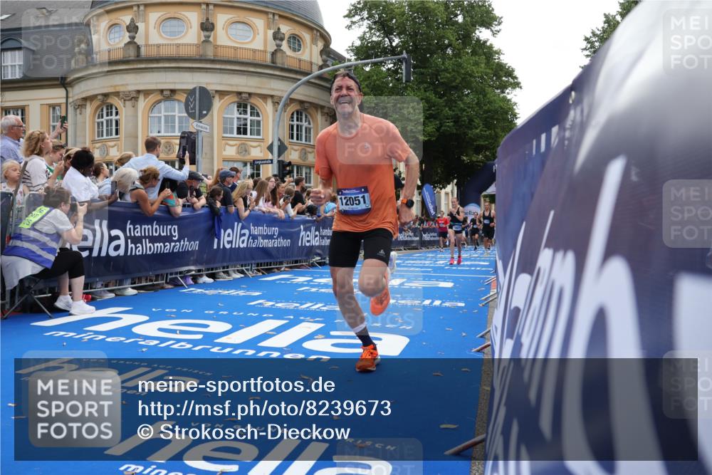 29.06.2025 - hella hamburg halbmarathon Strokosch-Dieckow http://msf.ph/oto/8239673 29.06.2025 10:36:23 Ziel 8084, 9296, 10404, 10680, 10852, 11304, 11833, 12051, 12916, 14075, 15348, 16158, 17192, 17723, 18062 meine-sportfotos.de