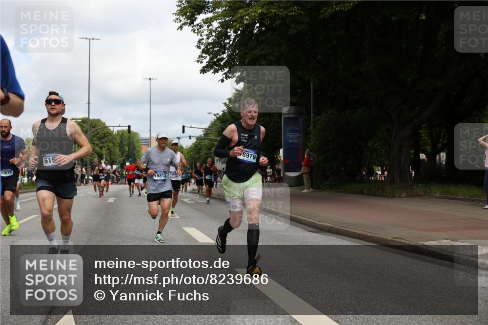 29.06.2025 - hella hamburg halbmarathon Yannick Fuchs http://msf.ph/oto/8239686 29.06.2025 10:34:47 20KM 1603, 1975, 2324, 2714, 2750, 2826, 4381, 4766, 4888, 5375, 5409, 5508, 5803, 6080, 6149, 6152, 6649, 7109, 7495, 7622, 8465, 8467, 8574, 8933, 9294, 10900, 10968, 11731, 12088, 12540, 12704, 12865, 13029, 14699, 14924, 15015, 15424, 15813, 16580, 16761, 17245, 17973, 18614, 18979 meine-sportfotos.de