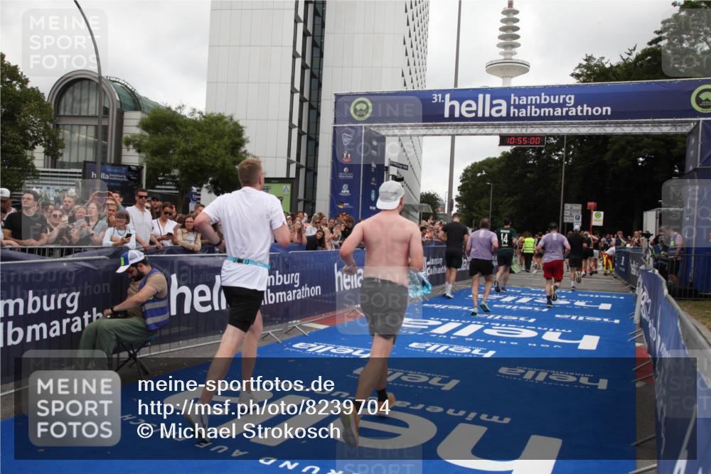 29.06.2025 - hella hamburg halbmarathon Michael Strokosch http://msf.ph/oto/8239704 29.06.2025 10:54:59 Ziel 1327, 1506, 3652, 5020, 6433, 6994, 8514, 8698, 10266, 13988, 14638, 14660, 14845, 15156, 16047, 16623, 16868, 17261, 18181, 18325 meine-sportfotos.de