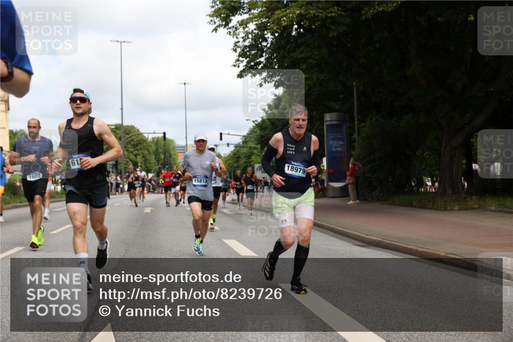 29.06.2025 - hella hamburg halbmarathon Yannick Fuchs http://msf.ph/oto/8239726 29.06.2025 10:34:47 20KM 1603, 1975, 2324, 2714, 2750, 2826, 4381, 4766, 4888, 5375, 5409, 5508, 5803, 6080, 6149, 6152, 6649, 7109, 7495, 7622, 8465, 8467, 8574, 8933, 9294, 10900, 10968, 11731, 12088, 12540, 12704, 12865, 13029, 14699, 14924, 15015, 15424, 15813, 16580, 16761, 17245, 17973, 18614, 18979 meine-sportfotos.de