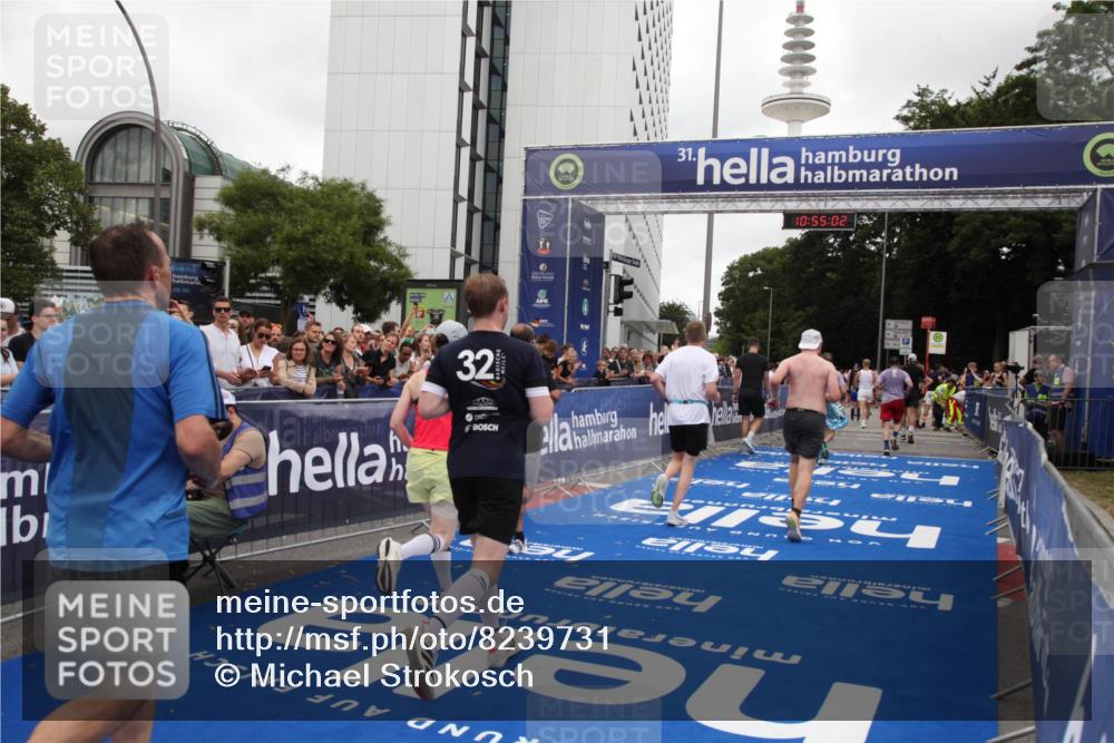 29.06.2025 - hella hamburg halbmarathon Michael Strokosch http://msf.ph/oto/8239731 29.06.2025 10:55:00 Ziel 1327, 1506, 3652, 4616, 5020, 6433, 6994, 8514, 8698, 10266, 13988, 14638, 14660, 14845, 15156, 16047, 16623, 16868, 17261, 18181, 18325 meine-sportfotos.de