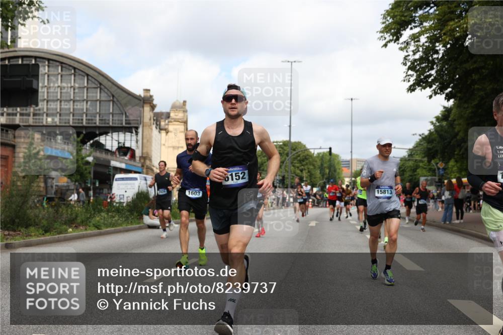 29.06.2025 - hella hamburg halbmarathon Yannick Fuchs http://msf.ph/oto/8239737 29.06.2025 10:34:48 20KM 1603, 1975, 2324, 2714, 2750, 2826, 4381, 4766, 4888, 5050, 5375, 5409, 5508, 5803, 5916, 6080, 6149, 6152, 6649, 7109, 7495, 7622, 8370, 8465, 8467, 8574, 8933, 9294, 10900, 10968, 11731, 12088, 12540, 12704, 12865, 13029, 14699, 14924, 15015, 15424, 15813, 16580, 16761, 17245, 17973, 18614, 18979 meine-sportfotos.de