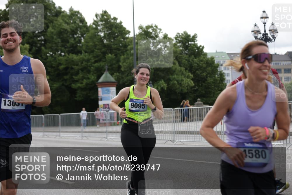 29.06.2025 - hella hamburg halbmarathon Jannik Wohlers http://msf.ph/oto/8239747 29.06.2025 10:29:29 Lombardsbrücke 1097, 1694, 2302, 2699, 3613, 4580, 5063, 5322, 5350, 8388, 8792, 8941, 9095, 9937, 10162, 11376, 11444, 12227, 12305, 12537, 13031, 13810, 15266, 17529, 18385 meine-sportfotos.de