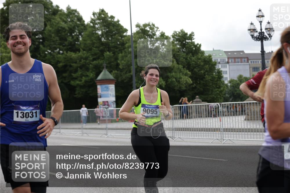 29.06.2025 - hella hamburg halbmarathon Jannik Wohlers http://msf.ph/oto/8239773 29.06.2025 10:29:29 Lombardsbrücke 1097, 1694, 2302, 2699, 3613, 4580, 5063, 5322, 5350, 8388, 8792, 8941, 9095, 9937, 10162, 11376, 11444, 12227, 12305, 12537, 13031, 13810, 15266, 17529, 18385 meine-sportfotos.de