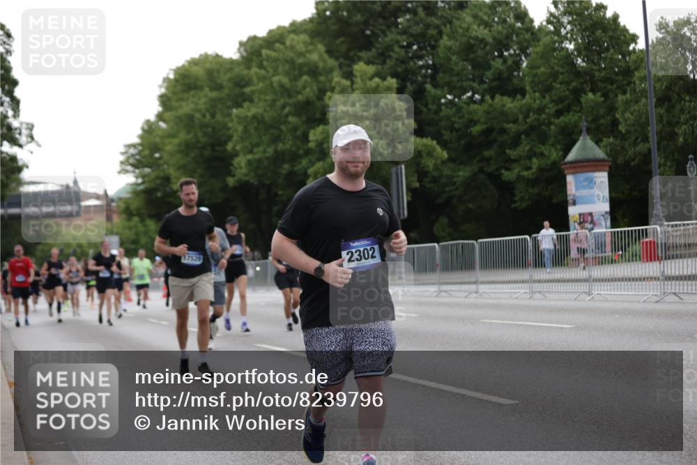 29.06.2025 - hella hamburg halbmarathon Jannik Wohlers http://msf.ph/oto/8239796 29.06.2025 10:29:31 Lombardsbrücke 1097, 1547, 1694, 2302, 2699, 3613, 4580, 5063, 5322, 6626, 8388, 8792, 8941, 9095, 10162, 11376, 11444, 12227, 12305, 12537, 13031, 13810, 15266, 16769, 17529, 18385 meine-sportfotos.de
