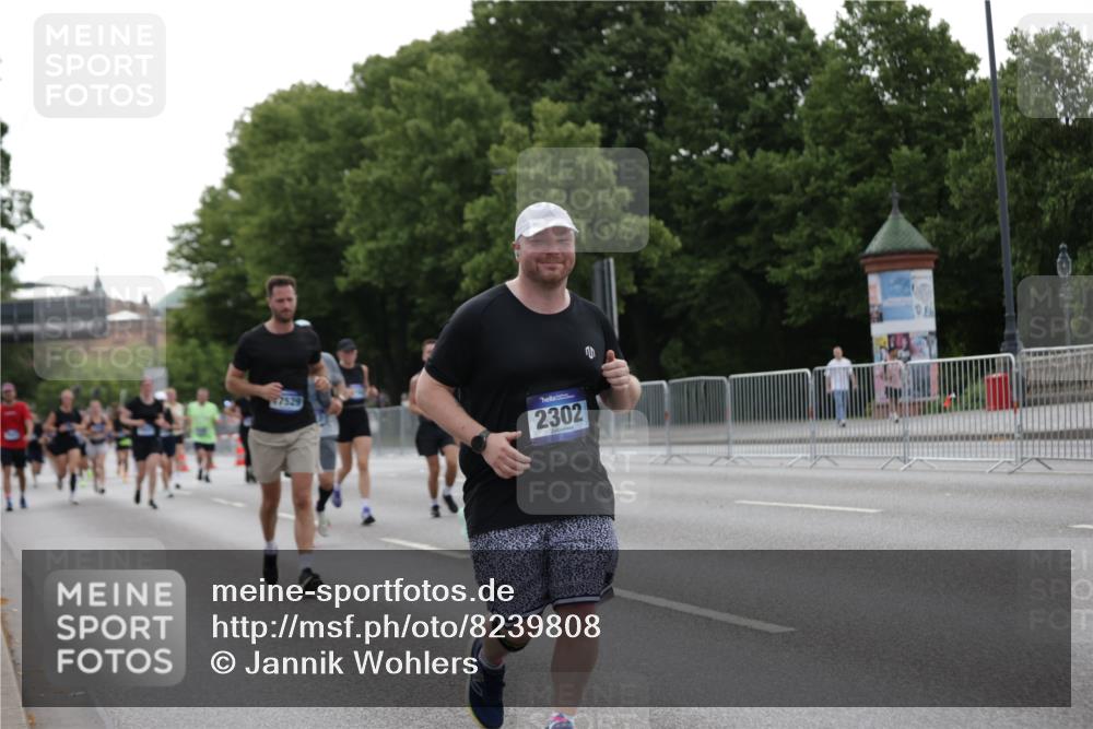 29.06.2025 - hella hamburg halbmarathon Jannik Wohlers http://msf.ph/oto/8239808 29.06.2025 10:29:31 Lombardsbrücke 1097, 1547, 1694, 2302, 2699, 3613, 4580, 5063, 5322, 6626, 8388, 8792, 8941, 9095, 10162, 11376, 11444, 12227, 12305, 12537, 13031, 13810, 15266, 16769, 17529, 18385 meine-sportfotos.de