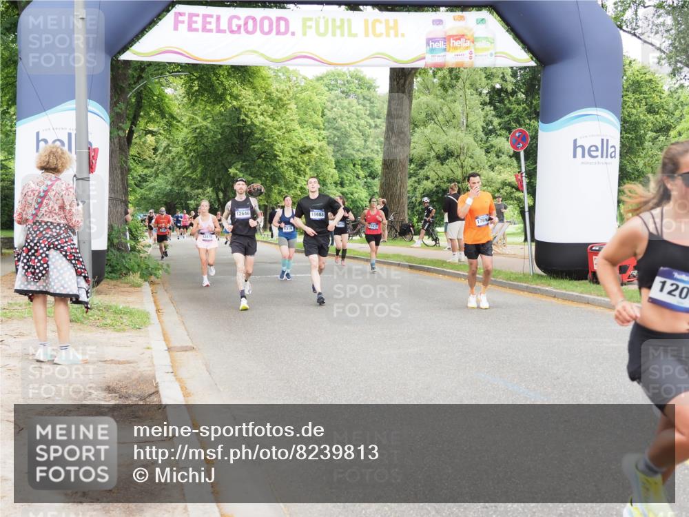 29.06.2025 - hella hamburg halbmarathon MichiJ http://msf.ph/oto/8239813 29.06.2025 10:50:24 Zwischen KM18-KM19 3919, 7290, 7717, 12008, 12646, 15532, 15698, 16594, 16688, 17441, 17895, 18321 meine-sportfotos.de