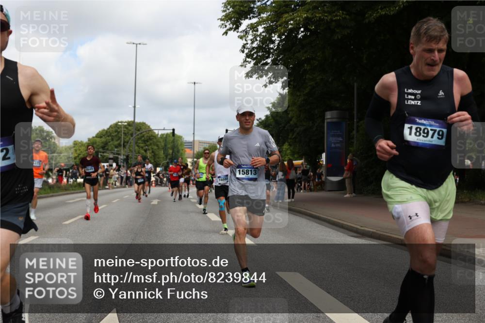 29.06.2025 - hella hamburg halbmarathon Yannick Fuchs http://msf.ph/oto/8239844 29.06.2025 10:34:48 20KM 1603, 1975, 2324, 2714, 2750, 2826, 4381, 4766, 4888, 5050, 5375, 5409, 5508, 5803, 5916, 6080, 6149, 6152, 6649, 7109, 7495, 7622, 8370, 8465, 8467, 8574, 8933, 9294, 10900, 10968, 11731, 12088, 12540, 12704, 12865, 13029, 14699, 14924, 15015, 15424, 15813, 16580, 16761, 17245, 17973, 18614, 18979 meine-sportfotos.de