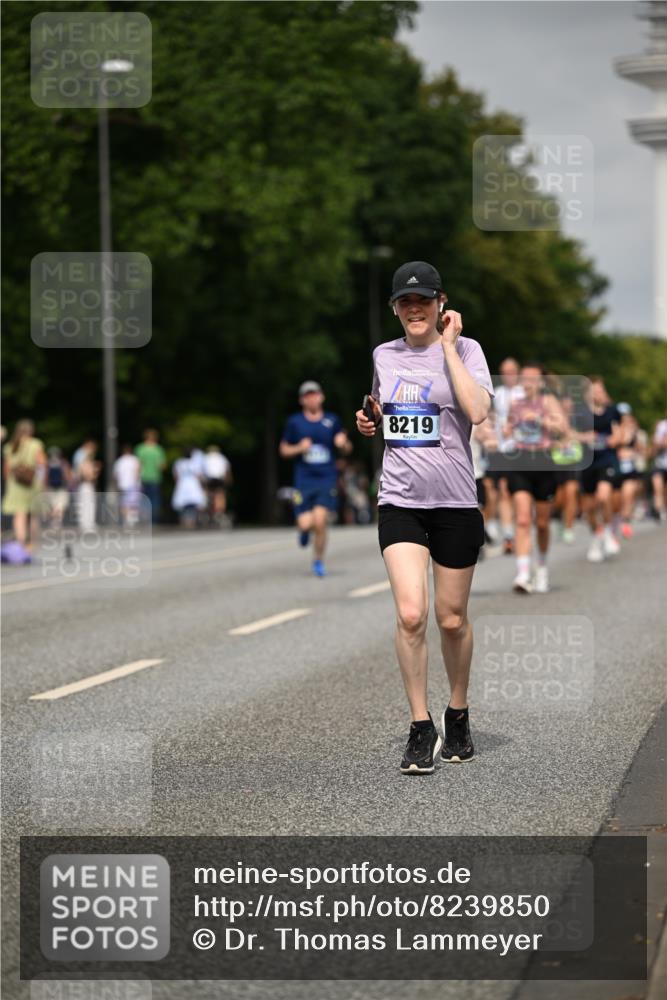29.06.2025 - hella hamburg halbmarathon Dr. Thomas Lammeyer http://msf.ph/oto/8239850 29.06.2025 10:13:57 Kennedybrücke 1483, 1513, 1573, 1838, 3921, 5511, 7042, 7250, 7333, 7636, 7685, 8090, 8219, 8890, 9366, 9434, 9674, 9681, 9816, 10036, 10943, 11027, 11180 meine-sportfotos.de