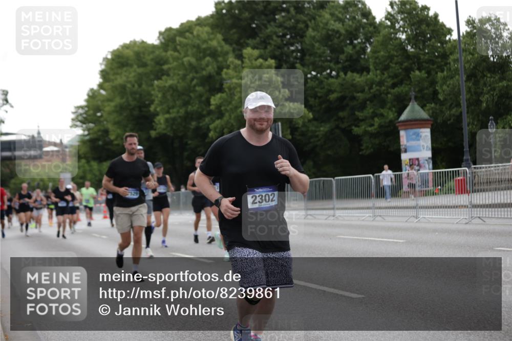 29.06.2025 - hella hamburg halbmarathon Jannik Wohlers http://msf.ph/oto/8239861 29.06.2025 10:29:31 Lombardsbrücke 1097, 1547, 1694, 2302, 2699, 3613, 4580, 5063, 5322, 6626, 8388, 8792, 8941, 9095, 10162, 11376, 11444, 12227, 12305, 12537, 13031, 13810, 15266, 16769, 17529, 18385 meine-sportfotos.de