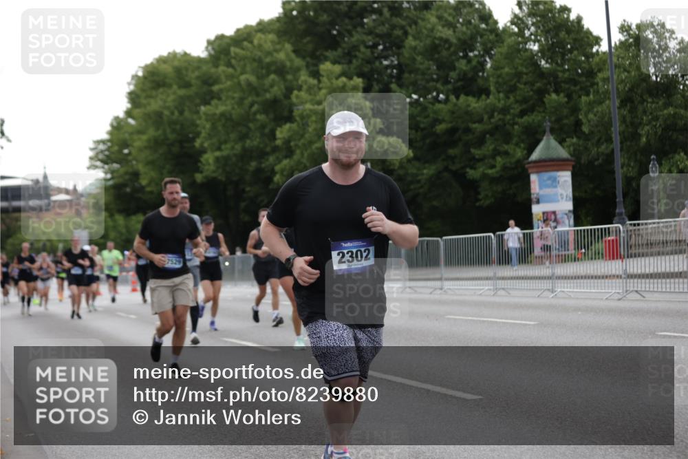 29.06.2025 - hella hamburg halbmarathon Jannik Wohlers http://msf.ph/oto/8239880 29.06.2025 10:29:31 Lombardsbrücke 1097, 1547, 1694, 2302, 2699, 3613, 4580, 5063, 5322, 6626, 8388, 8792, 8941, 9095, 10162, 11376, 11444, 12227, 12305, 12537, 13031, 13810, 15266, 16769, 17529, 18385 meine-sportfotos.de