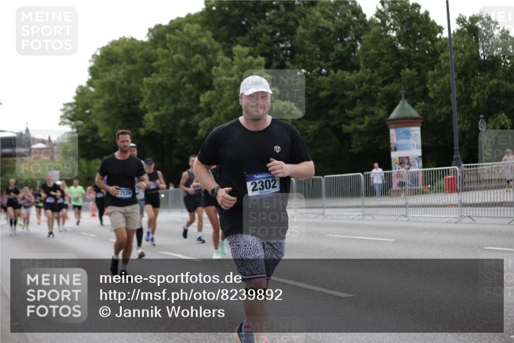 29.06.2025 - hella hamburg halbmarathon Jannik Wohlers http://msf.ph/oto/8239892 29.06.2025 10:29:31 Lombardsbrücke 1097, 1547, 1694, 2302, 2699, 3613, 4580, 5063, 5322, 6626, 8388, 8792, 8941, 9095, 10162, 11376, 11444, 12227, 12305, 12537, 13031, 13810, 15266, 16769, 17529, 18385 meine-sportfotos.de