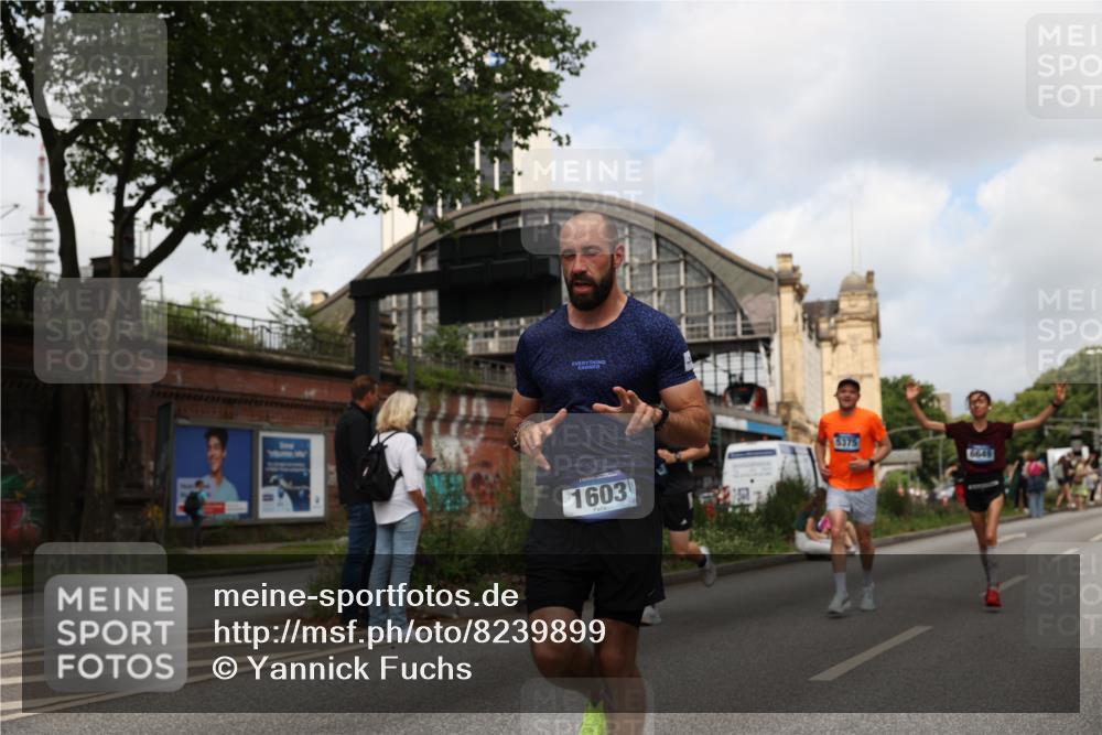 29.06.2025 - hella hamburg halbmarathon Yannick Fuchs http://msf.ph/oto/8239899 29.06.2025 10:34:49 20KM 1603, 2324, 2714, 2750, 2826, 4381, 4766, 4888, 5050, 5375, 5409, 5508, 5803, 5916, 6080, 6149, 6152, 6649, 7109, 7495, 7622, 8370, 8465, 8467, 8574, 8933, 9294, 10900, 10968, 11731, 12088, 12540, 12704, 12865, 13029, 14924, 15015, 15424, 15813, 16580, 16761, 17245, 18614, 18979 meine-sportfotos.de