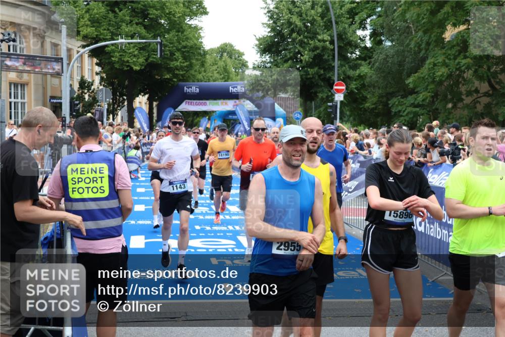29.06.2025 - hella hamburg halbmarathon Zöllner http://msf.ph/oto/8239903 29.06.2025 10:55:48 Ziel 1143, 1834, 4897, 5021, 6569, 6924, 7221, 8255, 8618, 10212, 12483, 12858, 13474, 14365, 14909, 16401, 16434, 16786, 18125, 18190, 19047 meine-sportfotos.de
