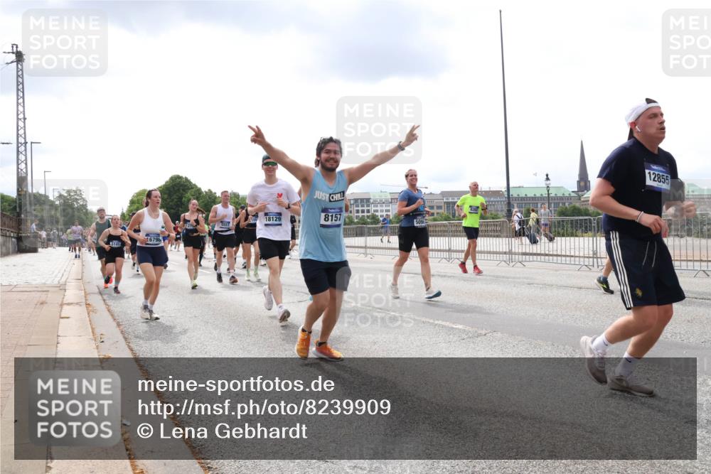 29.06.2025 - hella hamburg halbmarathon Lena Gebhardt http://msf.ph/oto/8239909 29.06.2025 10:33:48 Lombardsbrücke 1189, 1275, 1417, 1705, 1787, 1896, 1995, 2265, 2342, 2482, 2496, 2526, 2776, 3170, 3264, 3340, 3341, 3345, 3560, 3812, 3829, 4164, 4361, 4433, 4449, 4479, 4696, 4807, 4942, 5075, 5096, 5141, 5557, 5561, 5566, 5569, 5584, 5691, 5821, 5822, 5887, 6109, 6364, 6515, 6516, 6854, 6956, 6999, 7027, 7565, 7653, 7705, 8021, 8157, 8202, 8277, 8282, 8375, 8377, 8383, 8401, 8891, 9094, 9234, 9258, 9438, 9591, 9592, 9750, 9780, 9799, 9875, 9995, 10007, 10071, 10561, 11811 meine-sportfotos.de