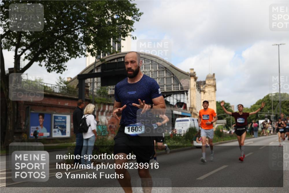29.06.2025 - hella hamburg halbmarathon Yannick Fuchs http://msf.ph/oto/8239916 29.06.2025 10:34:49 20KM 1603, 2324, 2714, 2750, 2826, 4381, 4766, 4888, 5050, 5375, 5409, 5508, 5803, 5916, 6080, 6149, 6152, 6649, 7109, 7495, 7622, 8370, 8465, 8467, 8574, 8933, 9294, 10900, 10968, 11731, 12088, 12540, 12704, 12865, 13029, 14924, 15015, 15424, 15813, 16580, 16761, 17245, 18614, 18979 meine-sportfotos.de