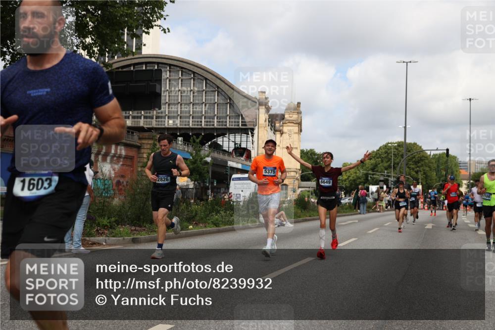 29.06.2025 - hella hamburg halbmarathon Yannick Fuchs http://msf.ph/oto/8239932 29.06.2025 10:34:50 20KM 1603, 2324, 2714, 2750, 2826, 4888, 5050, 5375, 5409, 5508, 5803, 5916, 6080, 6149, 6152, 6649, 7109, 7495, 7622, 8370, 8465, 8467, 8574, 9294, 10900, 10968, 11731, 12088, 12540, 12704, 12865, 13029, 14924, 15015, 15424, 15813, 16580, 16761, 17245, 18614, 18979 meine-sportfotos.de