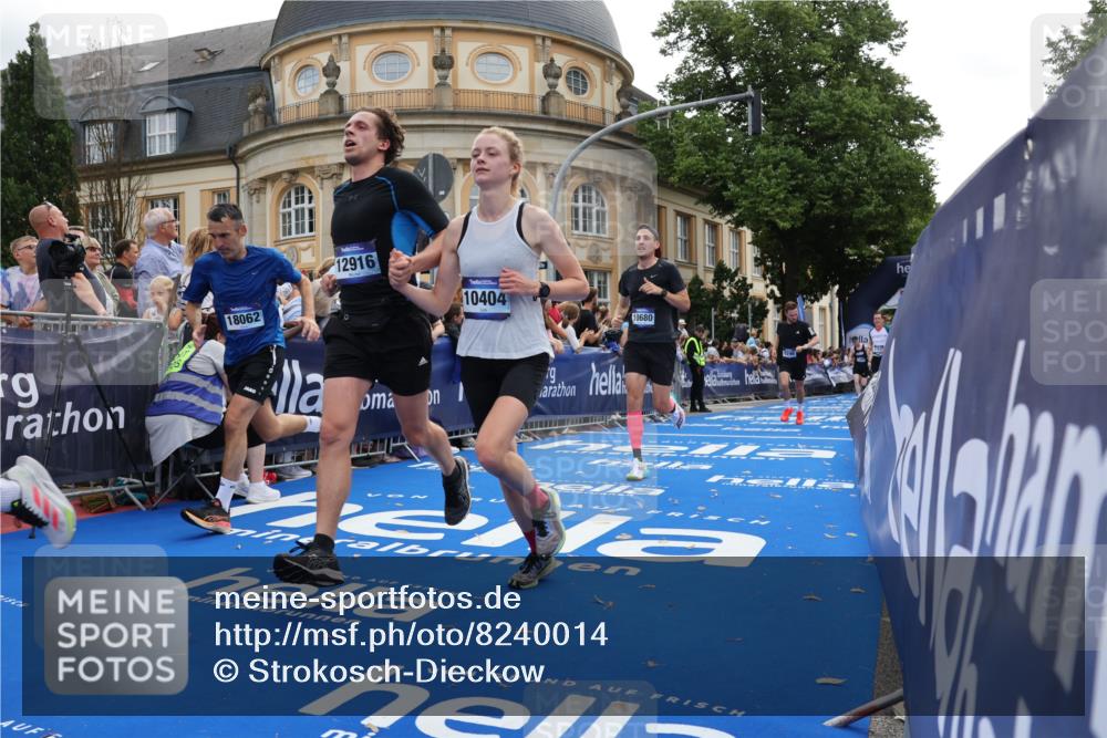 29.06.2025 - hella hamburg halbmarathon Strokosch-Dieckow http://msf.ph/oto/8240014 29.06.2025 10:36:30 Ziel 2121, 3809, 6915, 8084, 8121, 9296, 10404, 10680, 10852, 11304, 11833, 12916, 16523, 17723, 18062 meine-sportfotos.de