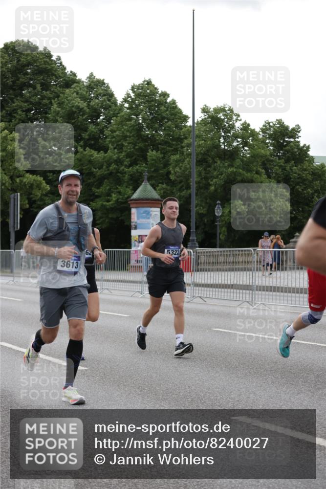 29.06.2025 - hella hamburg halbmarathon Jannik Wohlers http://msf.ph/oto/8240027 29.06.2025 10:29:34 Lombardsbrücke 1097, 1547, 1694, 2302, 2699, 3613, 4580, 5063, 5322, 6626, 8388, 8792, 8941, 9095, 10162, 11376, 12305, 12537, 13031, 14304, 15266, 16182, 16769, 17529, 18503 meine-sportfotos.de
