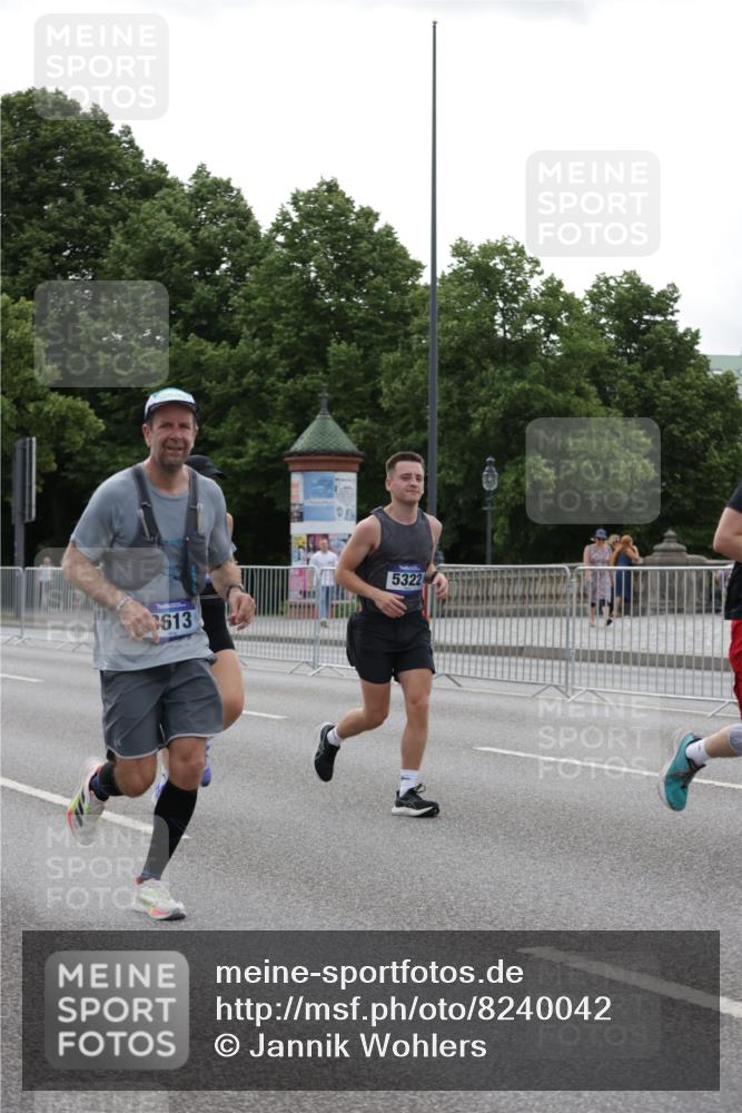 29.06.2025 - hella hamburg halbmarathon Jannik Wohlers http://msf.ph/oto/8240042 29.06.2025 10:29:34 Lombardsbrücke 1097, 1547, 1694, 2302, 2699, 3613, 4580, 5063, 5322, 6626, 8388, 8792, 8941, 9095, 10162, 11376, 12305, 12537, 13031, 14304, 15266, 16182, 16769, 17529, 18503 meine-sportfotos.de