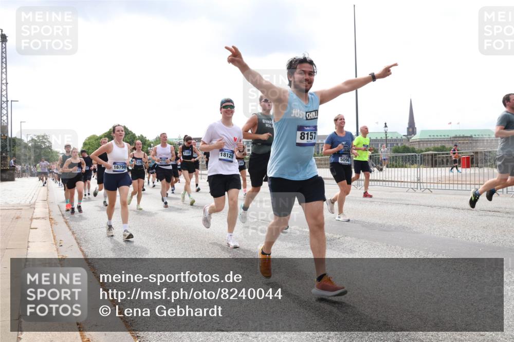 29.06.2025 - hella hamburg halbmarathon Lena Gebhardt http://msf.ph/oto/8240044 29.06.2025 10:33:48 Lombardsbrücke 1189, 1275, 1417, 1705, 1787, 1896, 1995, 2265, 2342, 2482, 2496, 2526, 2776, 3170, 3264, 3340, 3341, 3345, 3560, 3812, 3829, 4164, 4361, 4433, 4449, 4479, 4696, 4807, 4942, 5075, 5096, 5141, 5557, 5561, 5566, 5569, 5584, 5691, 5821, 5822, 5887, 6109, 6364, 6515, 6516, 6854, 6956, 6999, 7027, 7565, 7653, 7705, 8021, 8157, 8202, 8277, 8282, 8375, 8377, 8383, 8401, 8891, 9094, 9234, 9258, 9438, 9591, 9592, 9750, 9780, 9799, 9875, 9995, 10007, 10071, 10561, 11811 meine-sportfotos.de