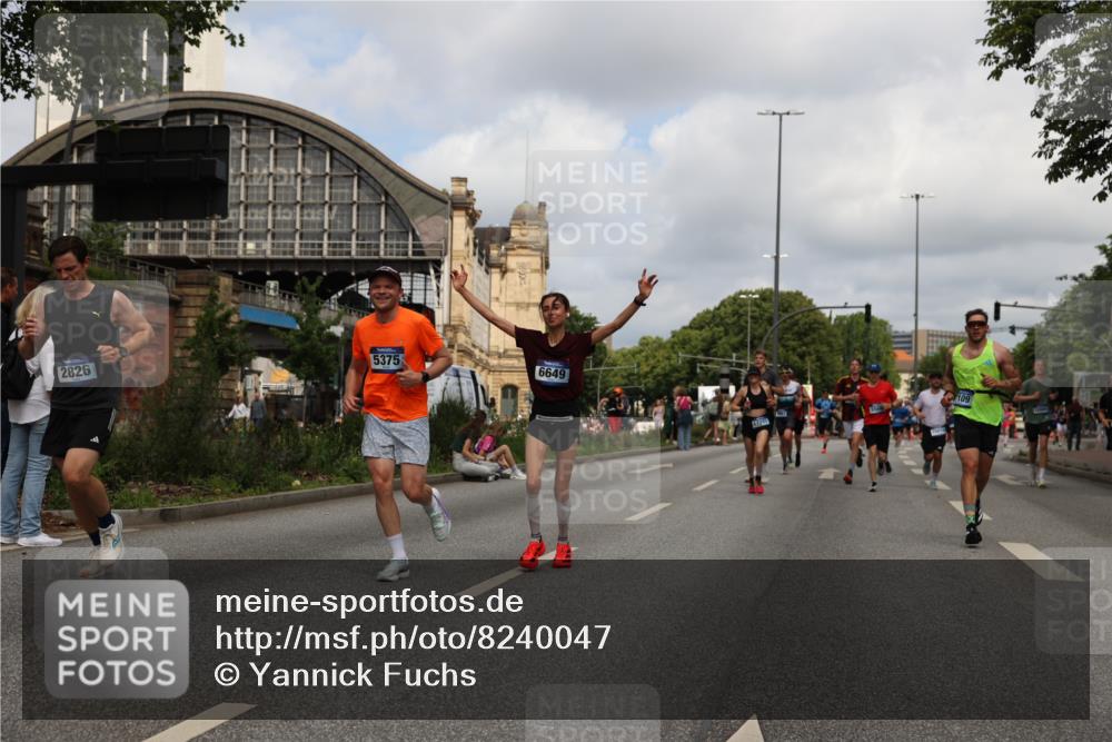 29.06.2025 - hella hamburg halbmarathon Yannick Fuchs http://msf.ph/oto/8240047 29.06.2025 10:34:50 20KM 1603, 2324, 2714, 2750, 2826, 4888, 5050, 5375, 5409, 5508, 5803, 5916, 6080, 6149, 6152, 6649, 7109, 7495, 7622, 8370, 8465, 8467, 8574, 9294, 10900, 10968, 11731, 12088, 12540, 12704, 12865, 13029, 14924, 15015, 15424, 15813, 16580, 16761, 17245, 18614, 18979 meine-sportfotos.de