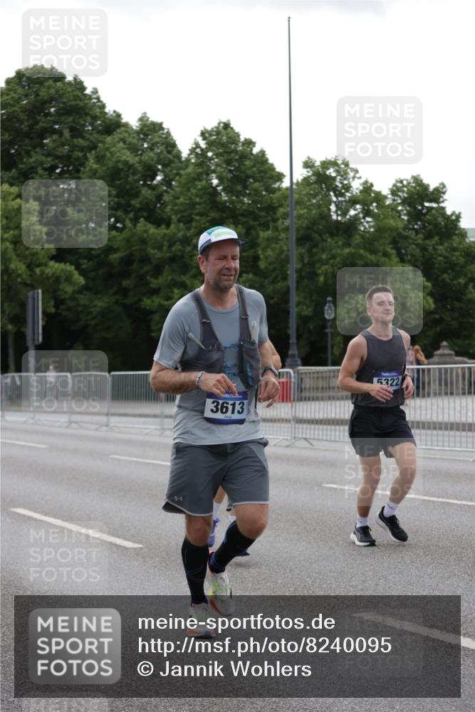 29.06.2025 - hella hamburg halbmarathon Jannik Wohlers http://msf.ph/oto/8240095 29.06.2025 10:29:34 Lombardsbrücke 1097, 1547, 1694, 2302, 2699, 3613, 4580, 5063, 5322, 6626, 8388, 8792, 8941, 9095, 10162, 11376, 12305, 12537, 13031, 14304, 15266, 16182, 16769, 17529, 18503 meine-sportfotos.de