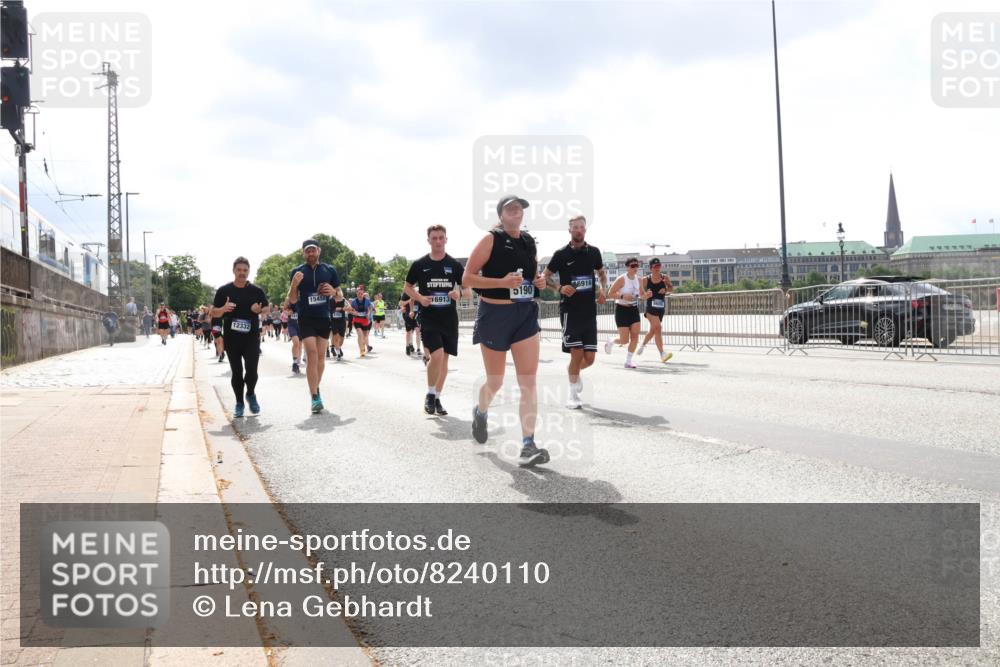 29.06.2025 - hella hamburg halbmarathon Lena Gebhardt http://msf.ph/oto/8240110 29.06.2025 10:45:18 Lombardsbrücke 1024, 1273, 1629, 1685, 1713, 1798, 1924, 2007, 2008, 2216, 2217, 2657, 2664, 2779, 2973, 3160, 3164, 3357, 3377, 3570, 3879, 3993, 4099, 4102, 4186, 4224, 4275, 4306, 4337, 4504, 4820, 4851, 5099, 5108, 5190, 5339, 5636, 5949, 6150, 6509, 6763, 6788, 6841, 6888, 6911, 6922, 6980, 7283, 7530, 7541, 7699, 7859, 7912, 8582, 8594, 8605, 8745, 8762, 8907, 9036, 9620, 10030, 10182, 10225, 10562, 10566, 10668, 10707, 11314, 12198, 12332, 12334, 12394, 13039, 13261 meine-sportfotos.de