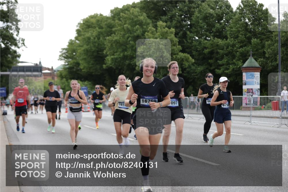 29.06.2025 - hella hamburg halbmarathon Jannik Wohlers http://msf.ph/oto/8240131 29.06.2025 10:29:39 Lombardsbrücke 1097, 1547, 1694, 2302, 3443, 3573, 3613, 4580, 5063, 5322, 6598, 6616, 6626, 8792, 8941, 10162, 12305, 12537, 12710, 13031, 14304, 16182, 16601, 16604, 16735, 16769, 17529, 18503 meine-sportfotos.de