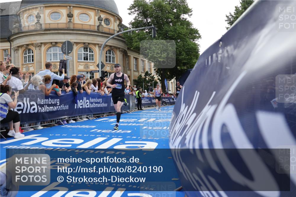 29.06.2025 - hella hamburg halbmarathon Strokosch-Dieckow http://msf.ph/oto/8240190 29.06.2025 10:36:34 Ziel 1571, 2121, 3809, 5092, 6915, 8121, 9296, 10680, 11833, 14622, 16523, 17723, 18038, 18733 meine-sportfotos.de