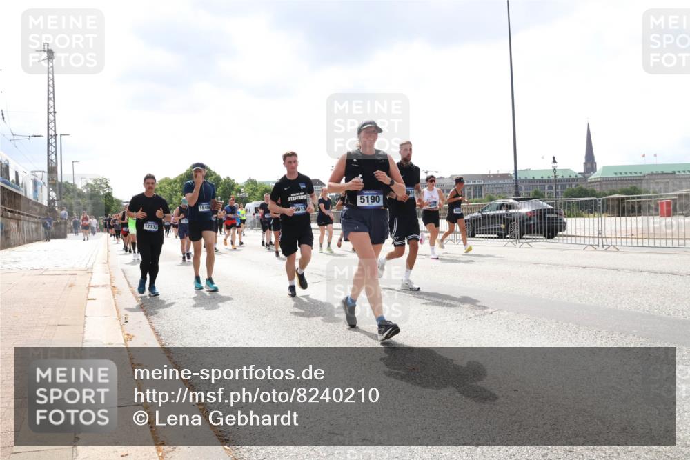 29.06.2025 - hella hamburg halbmarathon Lena Gebhardt http://msf.ph/oto/8240210 29.06.2025 10:45:19 Lombardsbrücke 1024, 1060, 1273, 1629, 1685, 1713, 1798, 1924, 2007, 2008, 2216, 2217, 2657, 2664, 2779, 2973, 3160, 3164, 3357, 3377, 3570, 3879, 3993, 4099, 4102, 4186, 4224, 4275, 4306, 4337, 4504, 4820, 4851, 5099, 5108, 5190, 5339, 5636, 5949, 6150, 6509, 6763, 6788, 6841, 6888, 6911, 6922, 6980, 7283, 7530, 7541, 7699, 7859, 7912, 8594, 8605, 8745, 8762, 8907, 9036, 9620, 10030, 10182, 10225, 10562, 10566, 10668, 10707, 11314, 12198, 12332, 12334, 12394, 13039, 13261 meine-sportfotos.de