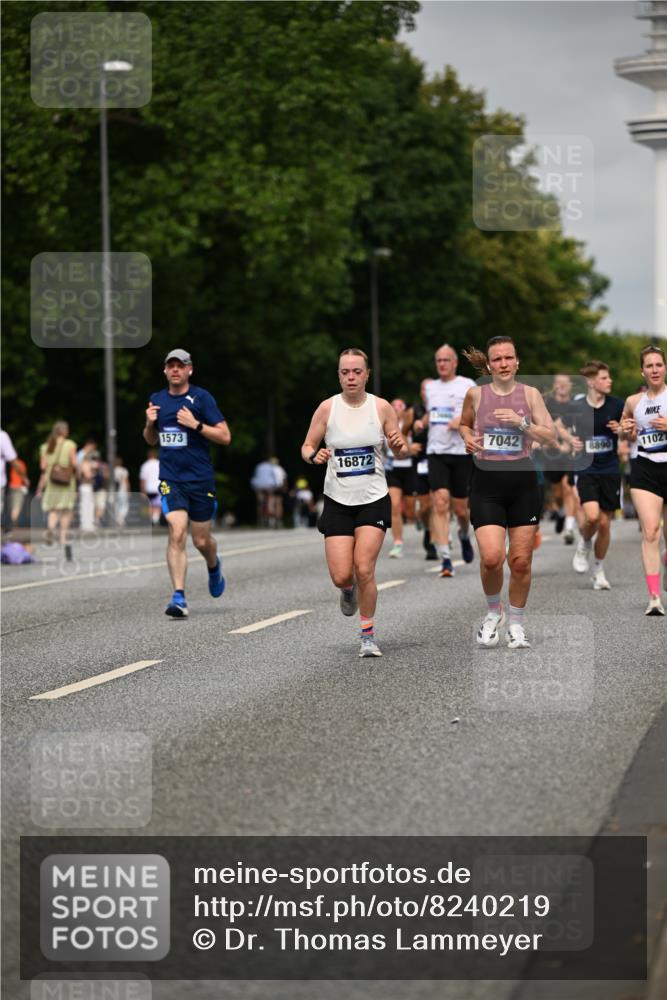 29.06.2025 - hella hamburg halbmarathon Dr. Thomas Lammeyer http://msf.ph/oto/8240219 29.06.2025 10:14:00 Kennedybrücke 1483, 1513, 1573, 1838, 3921, 4389, 5511, 7042, 7250, 7333, 7685, 8090, 8219, 8890, 9366, 9434, 9674, 9681, 9816, 9988, 10036, 10943, 11027, 11180 meine-sportfotos.de