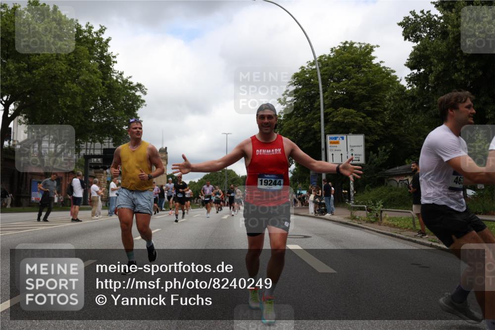 29.06.2025 - hella hamburg halbmarathon Yannick Fuchs http://msf.ph/oto/8240249 29.06.2025 10:47:19 20KM 1061, 1151, 1258, 1499, 1706, 1783, 2074, 2082, 2099, 2346, 2910, 3059, 3208, 3209, 3334, 4065, 4419, 4635, 4770, 5077, 6198, 6628, 6877, 7177, 7509, 7864, 8273, 8361, 8390, 8651, 9142, 9537, 10549, 10724, 10891, 10895, 11588, 11589, 11604, 11689, 11992, 12413, 12490, 12875, 12909, 12910, 13289, 13997, 14323, 15061, 15126, 15179, 15430, 15497, 15681, 16538, 16986, 18134, 18590, 18720, 18901, 19244 meine-sportfotos.de