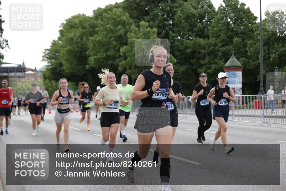 29.06.2025 - hella hamburg halbmarathon Jannik Wohlers http://msf.ph/oto/8240261 29.06.2025 10:29:39 Lombardsbrücke 1097, 1547, 1694, 2302, 3443, 3573, 3613, 4580, 5063, 5322, 6598, 6616, 6626, 8792, 8941, 10162, 12305, 12537, 12710, 13031, 14304, 16182, 16601, 16604, 16735, 16769, 17529, 18503 meine-sportfotos.de