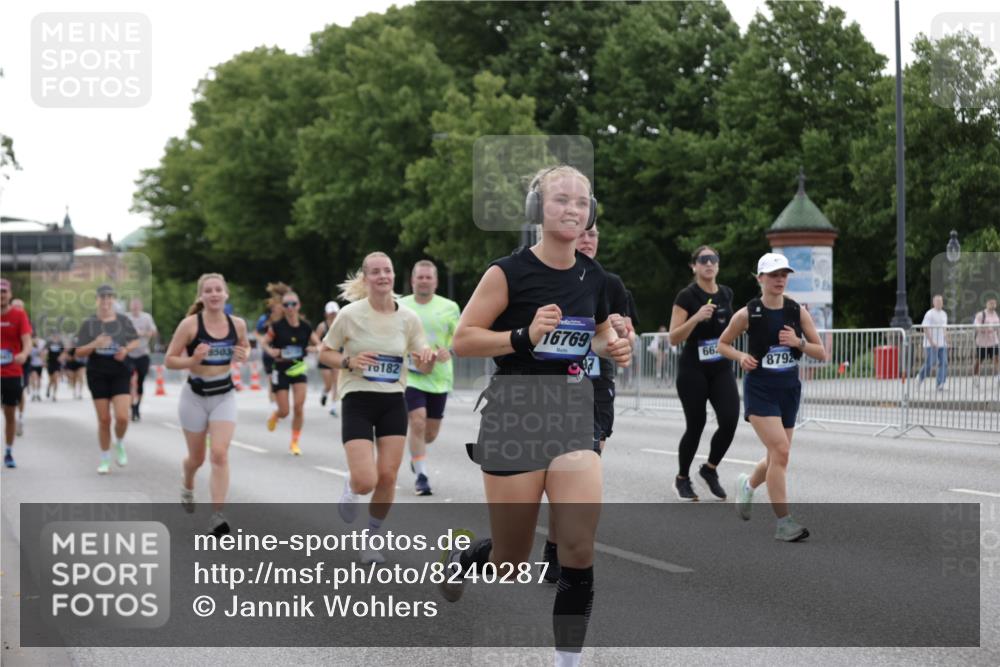 29.06.2025 - hella hamburg halbmarathon Jannik Wohlers http://msf.ph/oto/8240287 29.06.2025 10:29:39 Lombardsbrücke 1097, 1547, 1694, 2302, 3443, 3573, 3613, 4580, 5063, 5322, 6598, 6616, 6626, 8792, 8941, 10162, 12305, 12537, 12710, 13031, 14304, 16182, 16601, 16604, 16735, 16769, 17529, 18503 meine-sportfotos.de