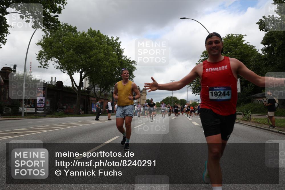 29.06.2025 - hella hamburg halbmarathon Yannick Fuchs http://msf.ph/oto/8240291 29.06.2025 10:47:19 20KM 1061, 1151, 1258, 1499, 1706, 1783, 2074, 2082, 2099, 2346, 2910, 3059, 3208, 3209, 3334, 4065, 4419, 4635, 4770, 5077, 6198, 6628, 6877, 7177, 7509, 7864, 8273, 8361, 8390, 8651, 9142, 9537, 10549, 10724, 10891, 10895, 11588, 11589, 11604, 11689, 11992, 12413, 12490, 12875, 12909, 12910, 13289, 13997, 14323, 15061, 15126, 15179, 15430, 15497, 15681, 16538, 16986, 18134, 18590, 18720, 18901, 19244 meine-sportfotos.de