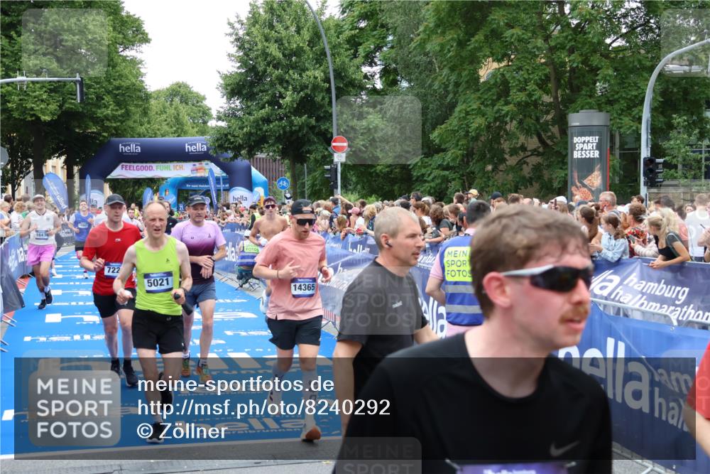 29.06.2025 - hella hamburg halbmarathon Zöllner http://msf.ph/oto/8240292 29.06.2025 10:55:53 Ziel 1179, 2612, 3256, 3668, 4772, 5021, 6569, 7221, 7976, 12858, 13474, 14365, 16401, 16434, 16786, 18125, 18867, 19047 meine-sportfotos.de