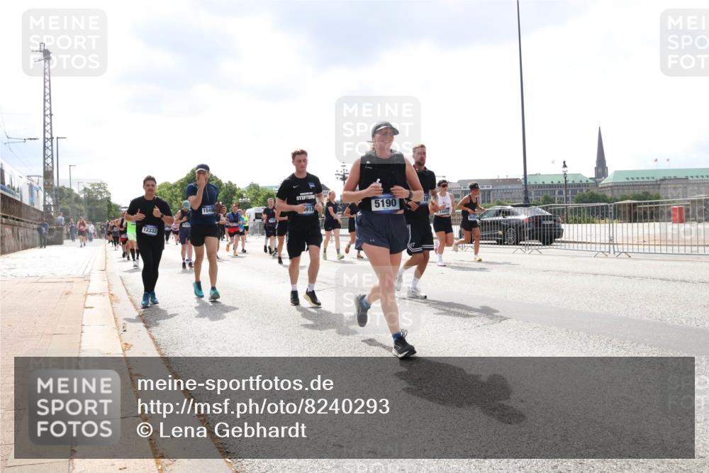 29.06.2025 - hella hamburg halbmarathon Lena Gebhardt http://msf.ph/oto/8240293 29.06.2025 10:45:19 Lombardsbrücke 1024, 1060, 1273, 1629, 1685, 1713, 1798, 1924, 2007, 2008, 2216, 2217, 2657, 2664, 2779, 2973, 3160, 3164, 3357, 3377, 3570, 3879, 3993, 4099, 4102, 4186, 4224, 4275, 4306, 4337, 4504, 4820, 4851, 5099, 5108, 5190, 5339, 5636, 5949, 6150, 6509, 6763, 6788, 6841, 6888, 6911, 6922, 6980, 7283, 7530, 7541, 7699, 7859, 7912, 8594, 8605, 8745, 8762, 8907, 9036, 9620, 10030, 10182, 10225, 10562, 10566, 10668, 10707, 11314, 12198, 12332, 12334, 12394, 13039, 13261 meine-sportfotos.de